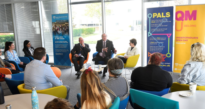 A photograph of a discussion